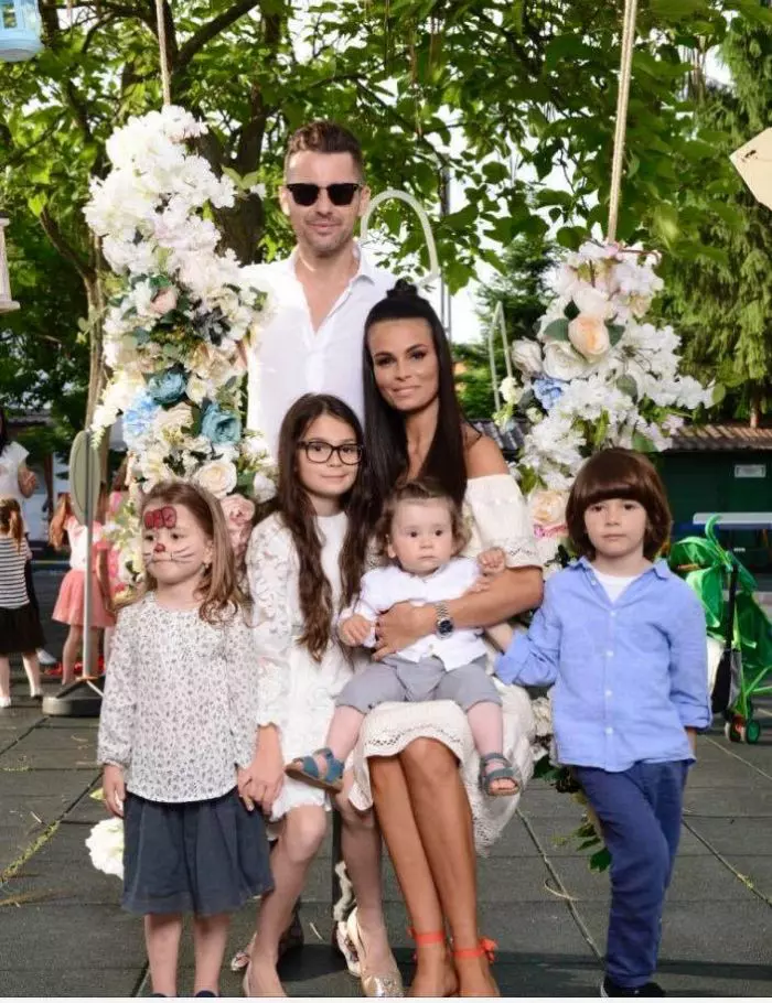 Adi Sînă, Anca Serea și familia