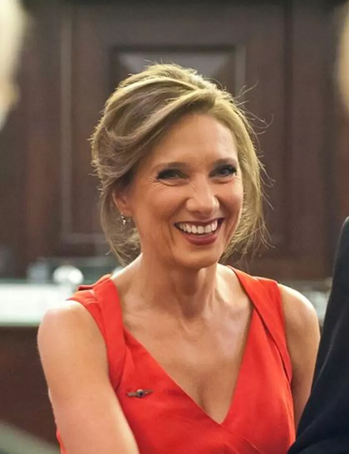 Carmen-Iohannis-look