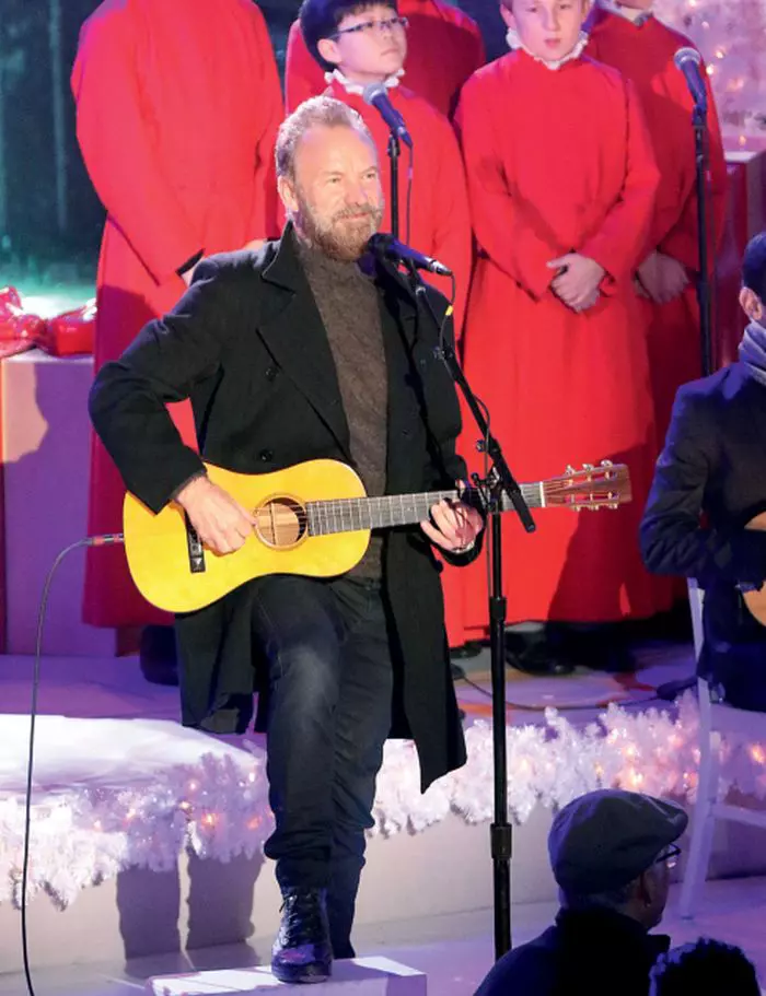 2 decembrie 2015, New York - Sting în concert în timoul celei de a 83-a Ceremonii de Aprindere a bradului de la Rockefeller Center