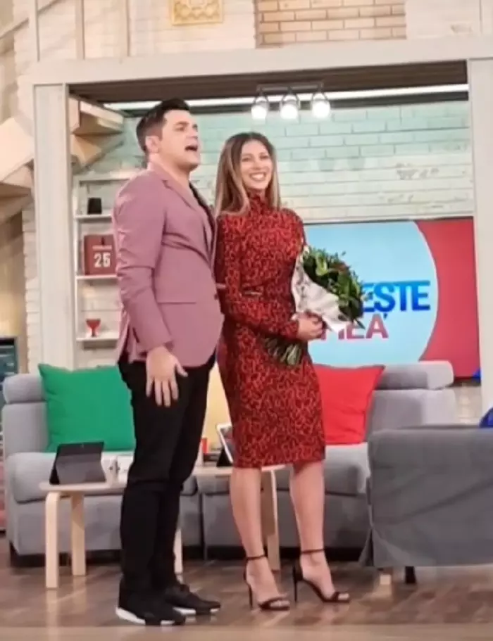 Lora o inlocuieste pe Adela Popescu