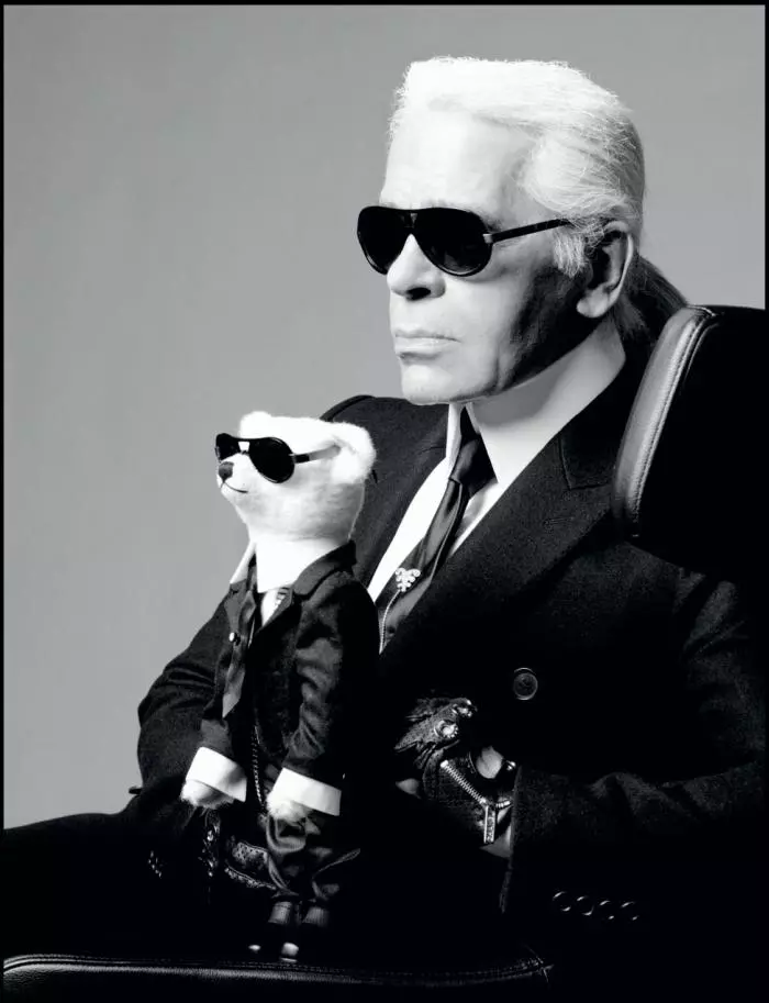 Karl Lagerfeld a realizat un ursuleț pentru celebra firmă de jucării Steiff. Ursulețul, îmbrăcat la fel cu Karl Lagerfeld și realizat în 2.500 de exemplare, a fost vândut cu 1.000 de euro