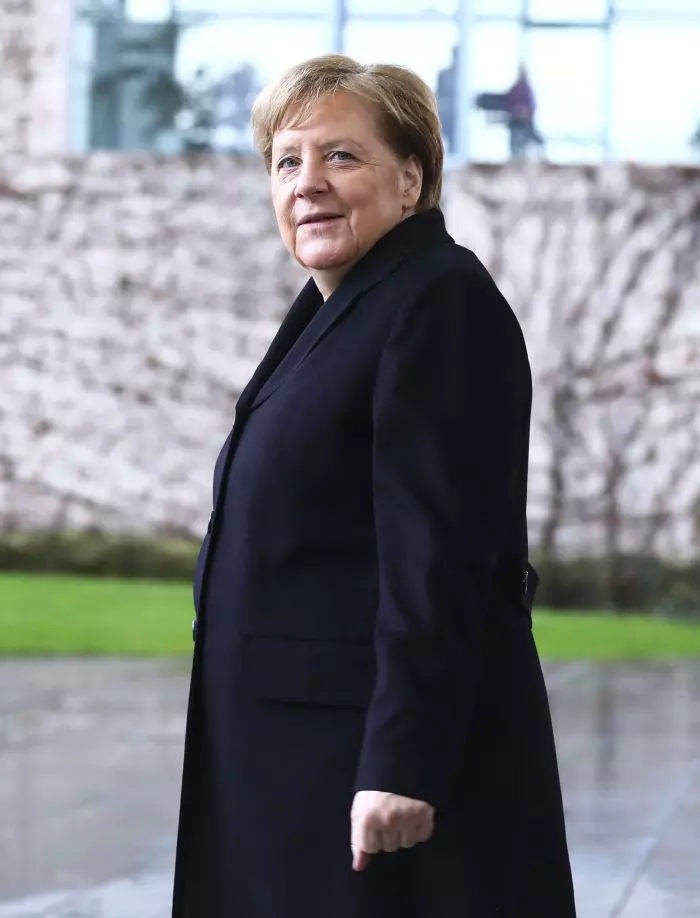 Angela Merkel suspectă de coronavirus