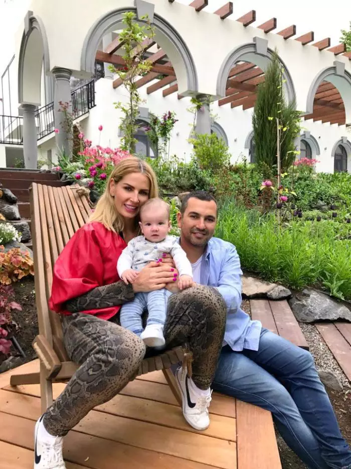 Andreea Bănică și Lucian Mitrea, la botezul fiului lor, Noah