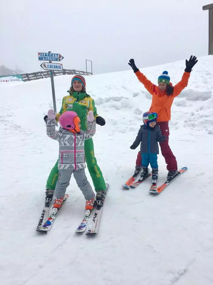 Copiii Elenei Băsescu la schi