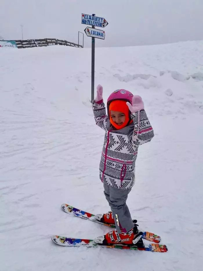 Fetiţa Elenei la schi