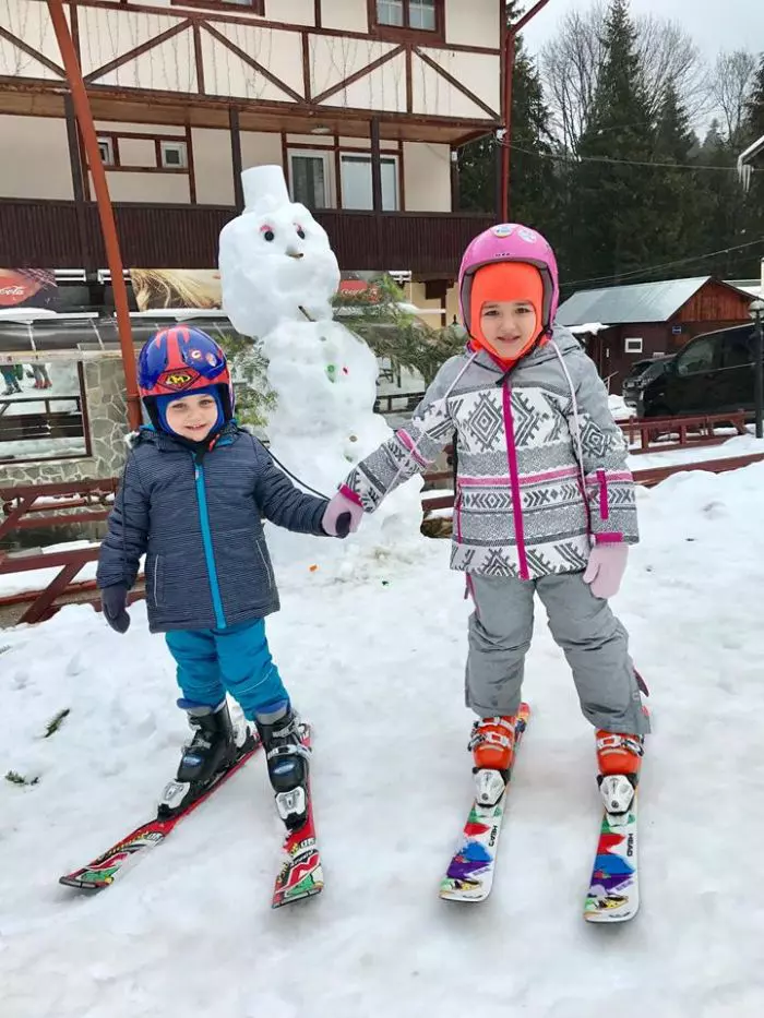 Micuţii învaţă să schieze