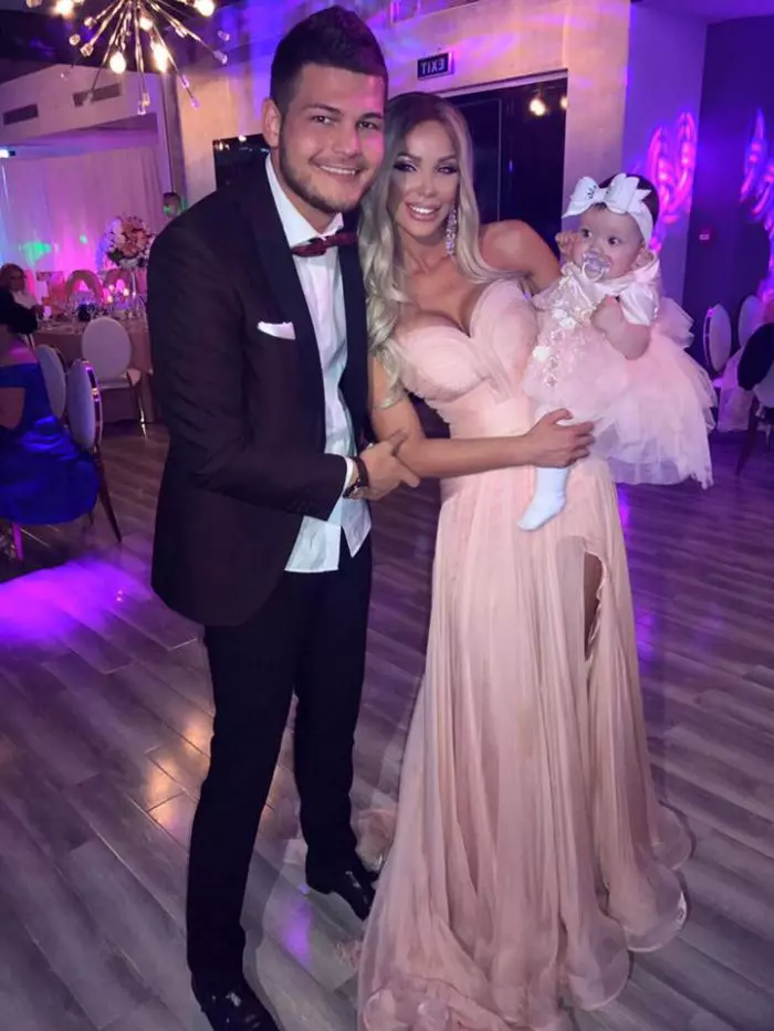 Bianca Drăgușanu, fetița ei și Răzvan Botezatu