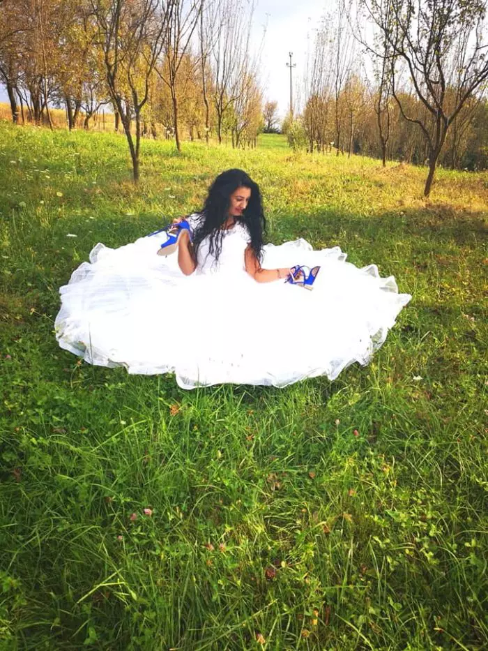 Mirela de la ”Insula iubirii” a îmbrăcat rochia de mireasă