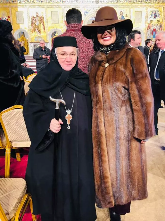 Ozana Barabancea la slujba de sfințire a Catedralei Mântuirii Neamului