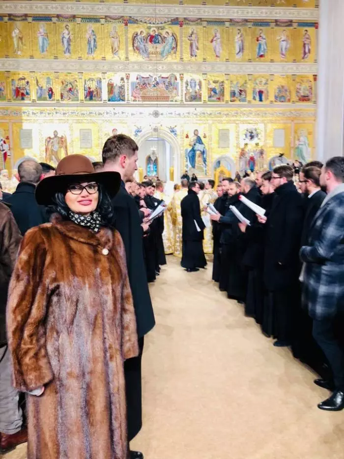 Ozana Barabancea la slujba de sfințire a Catedralei Mântuirii Neamului