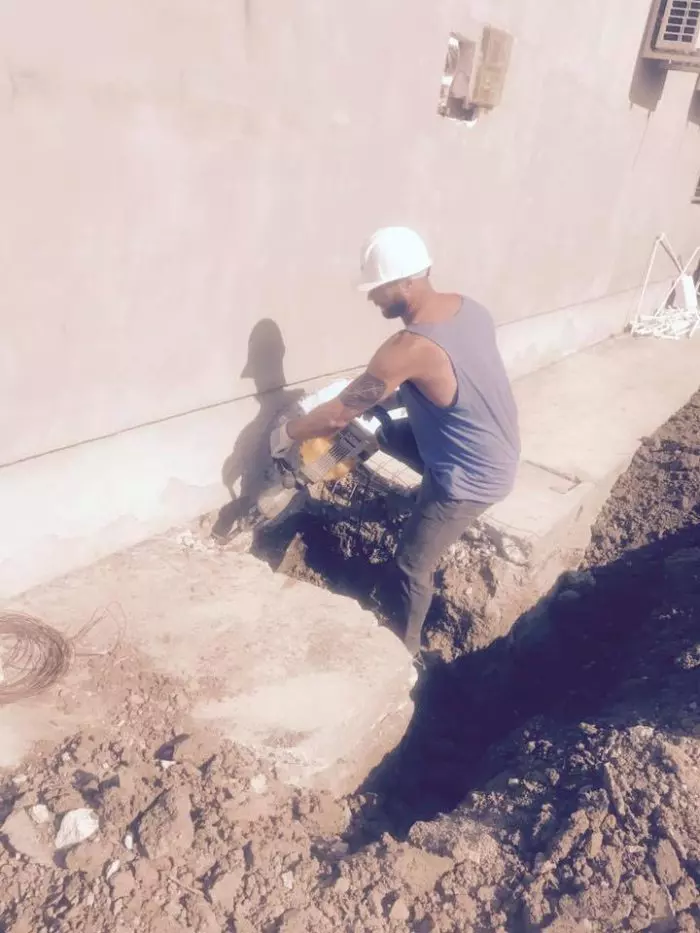 Tomiță, pe șantier