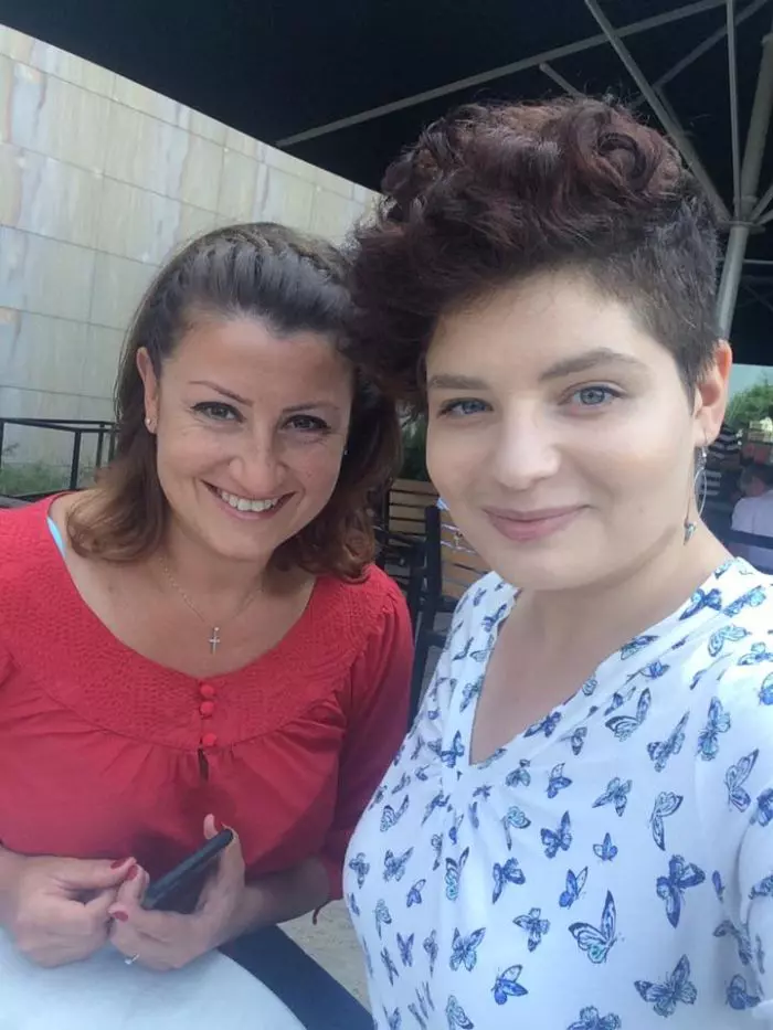 Adriana Nicolae (stânga)