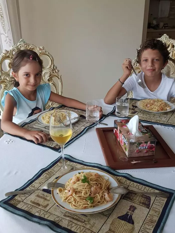 Cei doi copii ai Cristinei Spătar