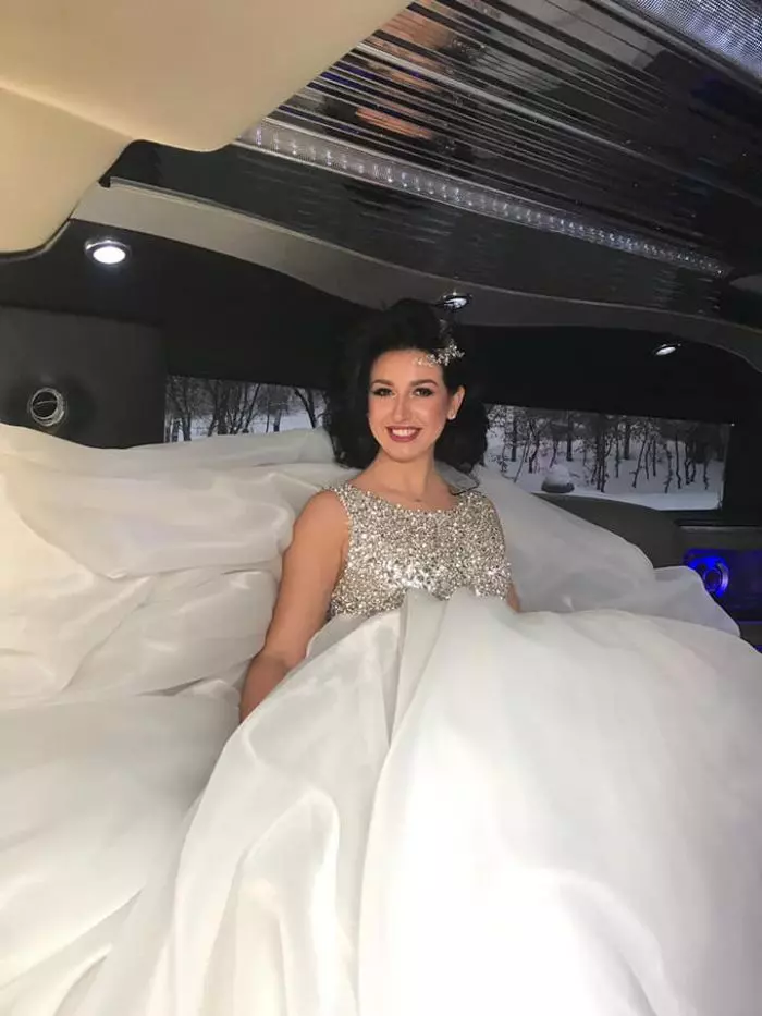 Mirela de la Insula iubirii a îmbrăcat rochia de mireasă