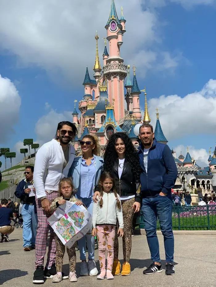 Primele poze cu Connect-R, Misha și Maya, fiica lor din vacanța petrecută la Disneyland