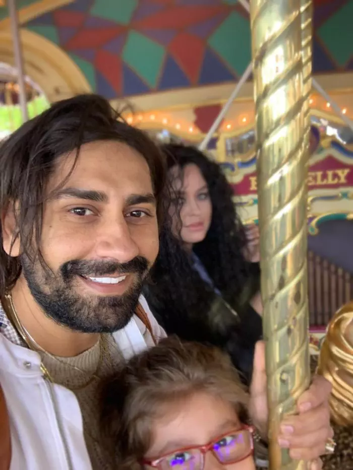 Primele poze cu Connect-R, Misha și Maya, fiica lor din vacanța petrecută la Disneyland