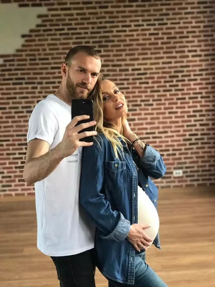 Flavia Mihasan mai are puțin și naște