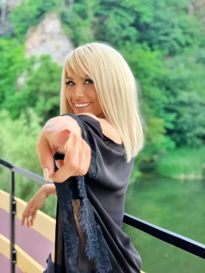 Amna a divorțat de soțul ei