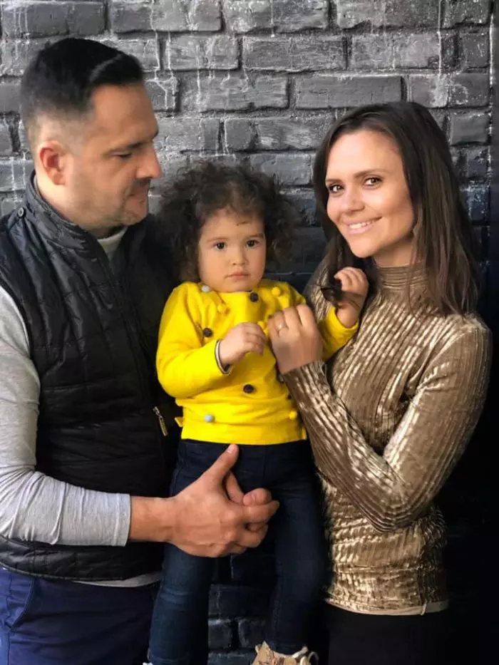 Mădălin Ionescu, Petra și Cristina Șișcanu