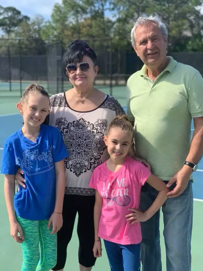 Părinții și fetele lui Catrinel Sandu