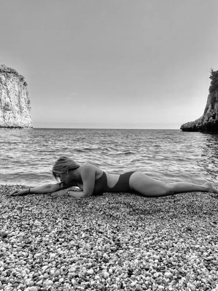 Loredana Groza in costum de baie 1