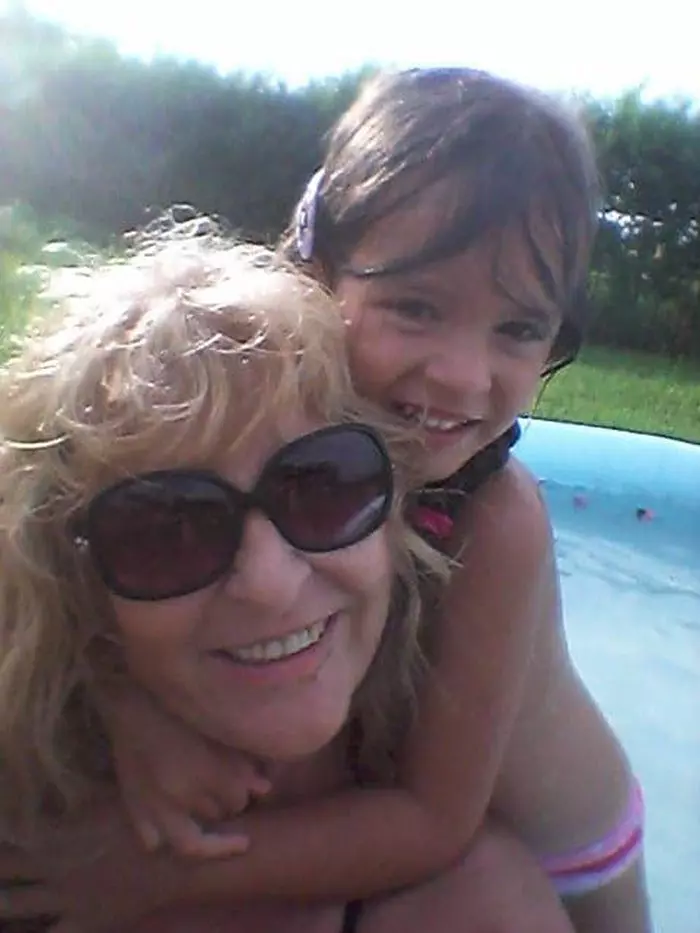 Mama Alinei Vidican și Gloria