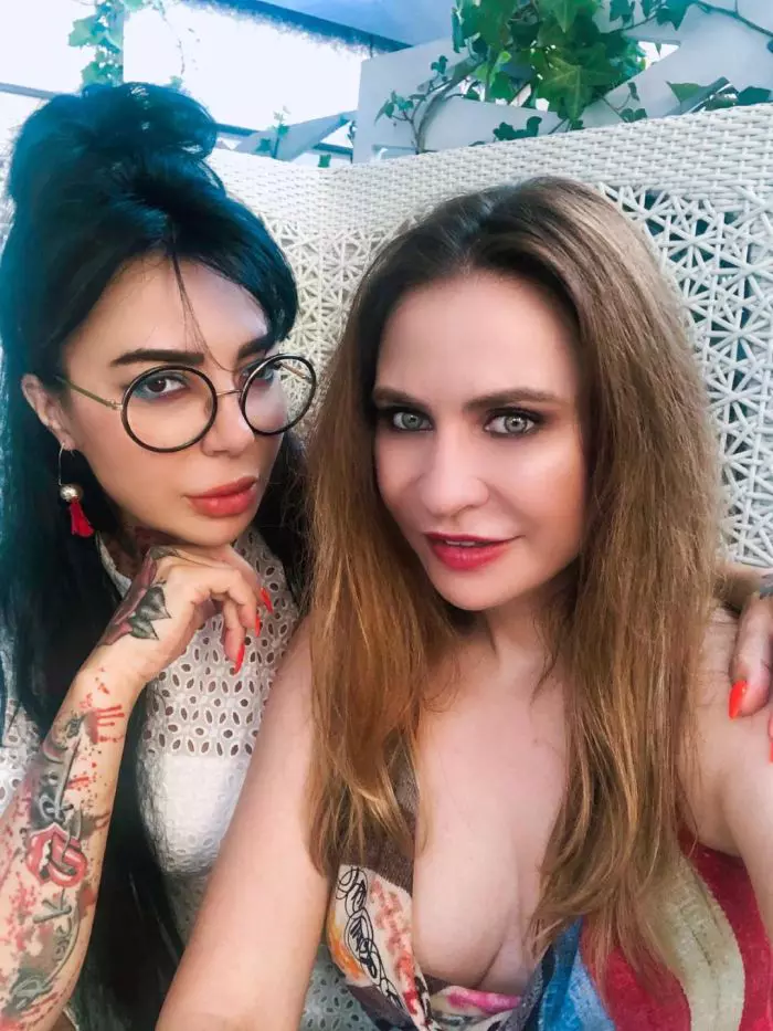 Adina Buzatu va fi domnișoara de onoare a lui Dj Wanda