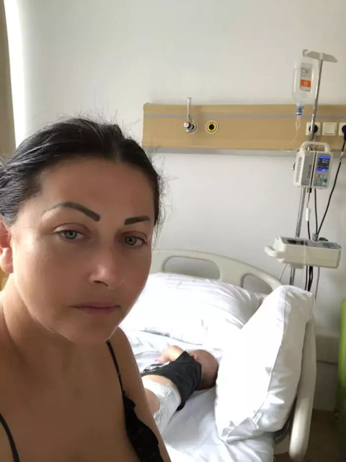 Gabriela Cristea a ajuns la spital cu fetița cea mică