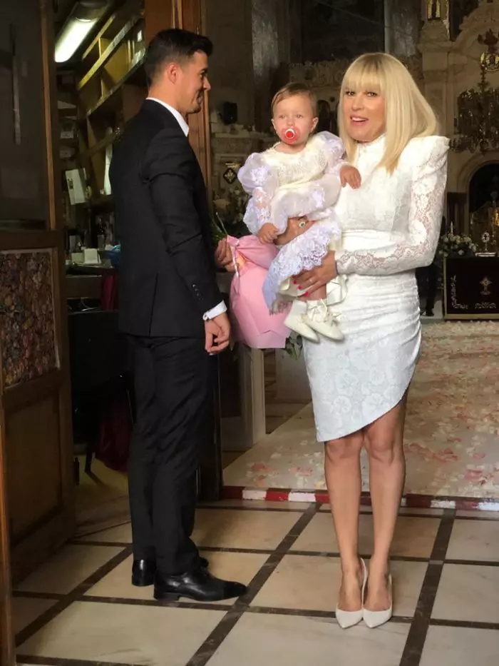 Primele imagini cu Elena Udrea, la botezul fiicei sale