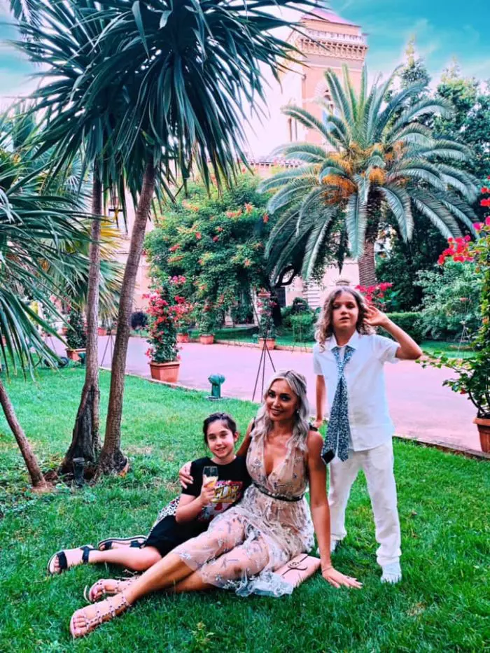 Raluca Zenga si familia 2