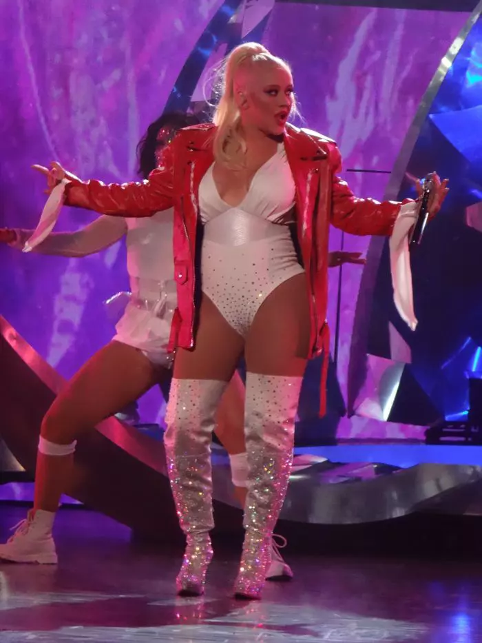 Christina Aguilera a pierdut lupta cu kilogramele
