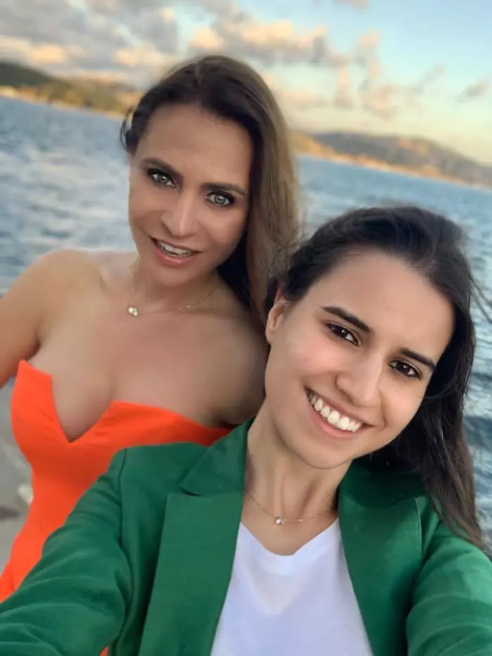 Adina Buzatu si fiica 2