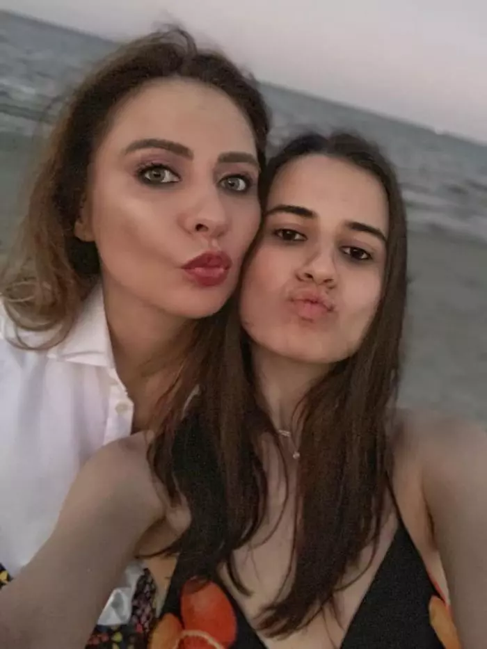 Adina Buzatu si fiica 4