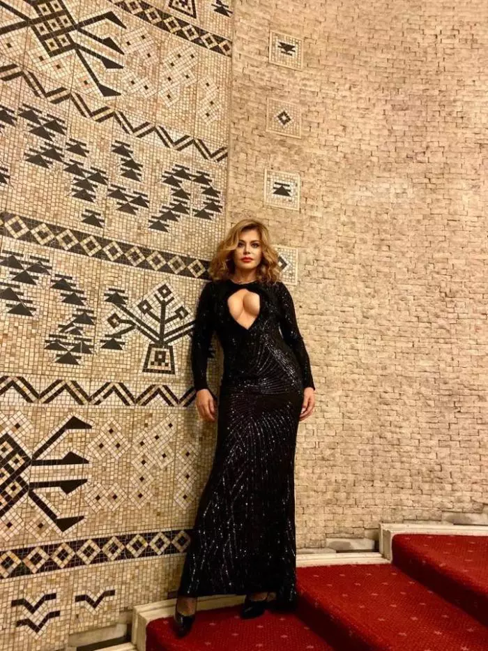 Loredana Groza, decolteu amețitor