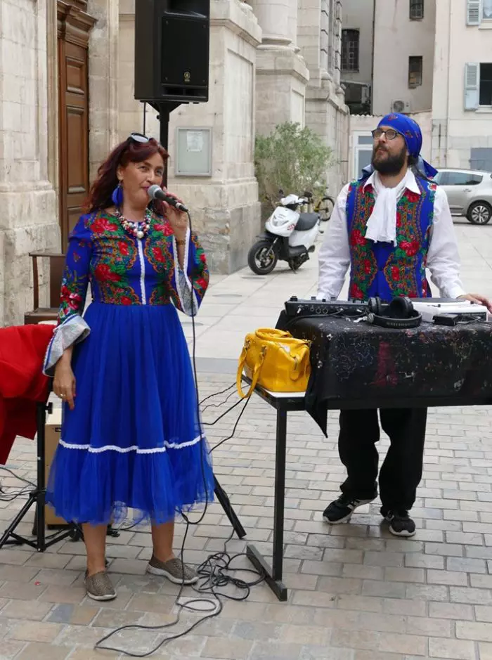 Rona Hartner se căsătorește