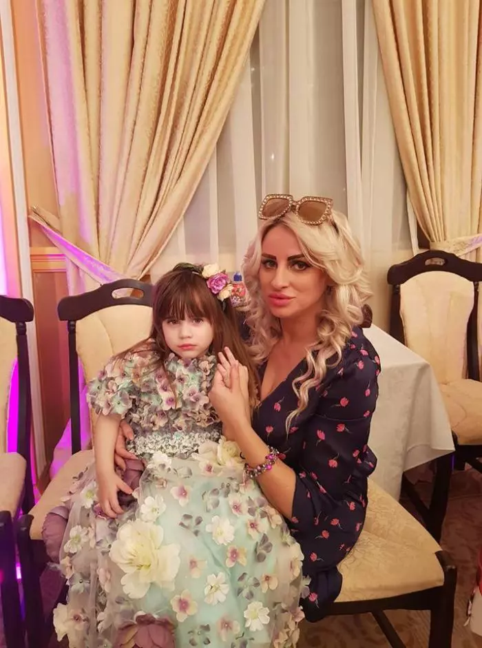 Sanziana Buruiana si Isabela