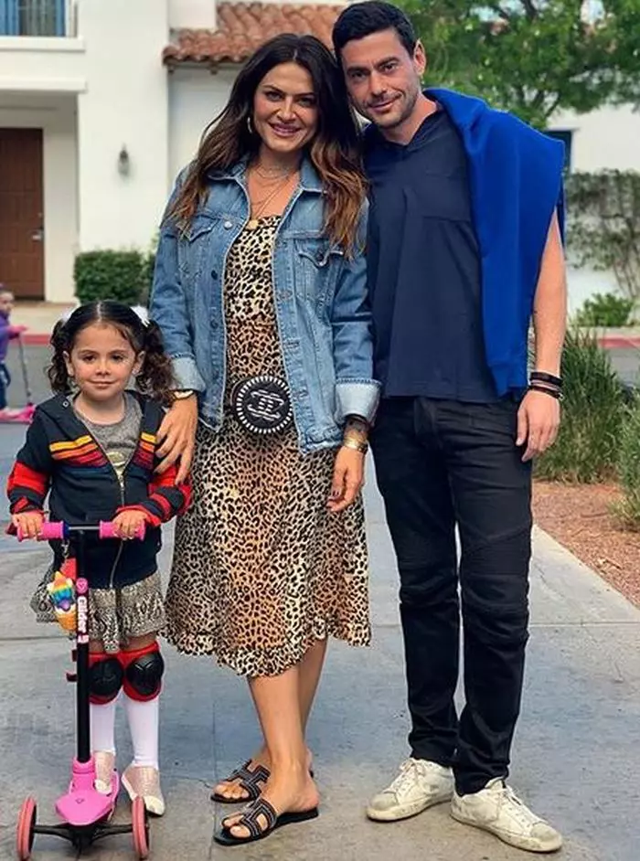 Alexandra Nechita, alături de soțul și fetița lor