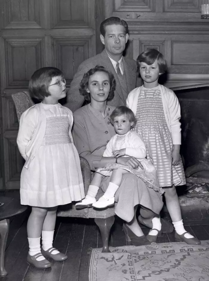 1955 – Regele Mihai, Regina Ana și trei dintre fiicele lor, Irina, Elena și Margareta