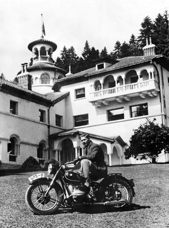 Iunie 1943 – Regele Mihai la reședința de vară