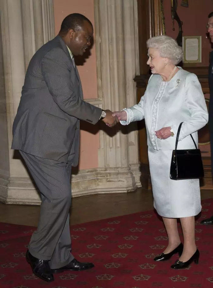Regele african Mswati al III-lea și Regina Elisabeta a II-a