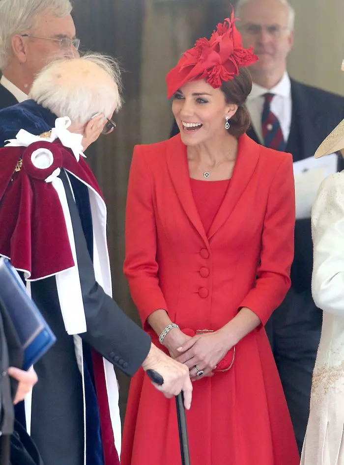 Kate Middleton este de mult timp un trend setter. În plus, Ducesa de Cambridge reciclează hainele.