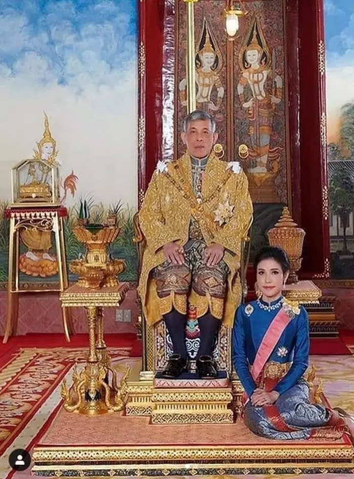 Regele Thailandei și concubina lui oficiaală