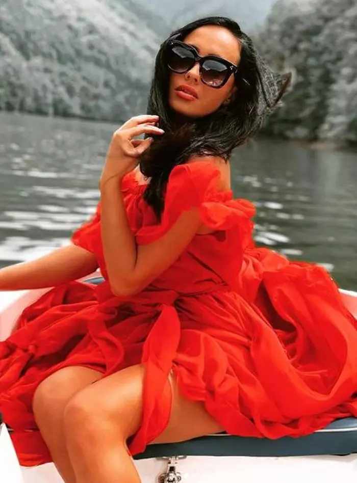 Ella Puterea Dragostei