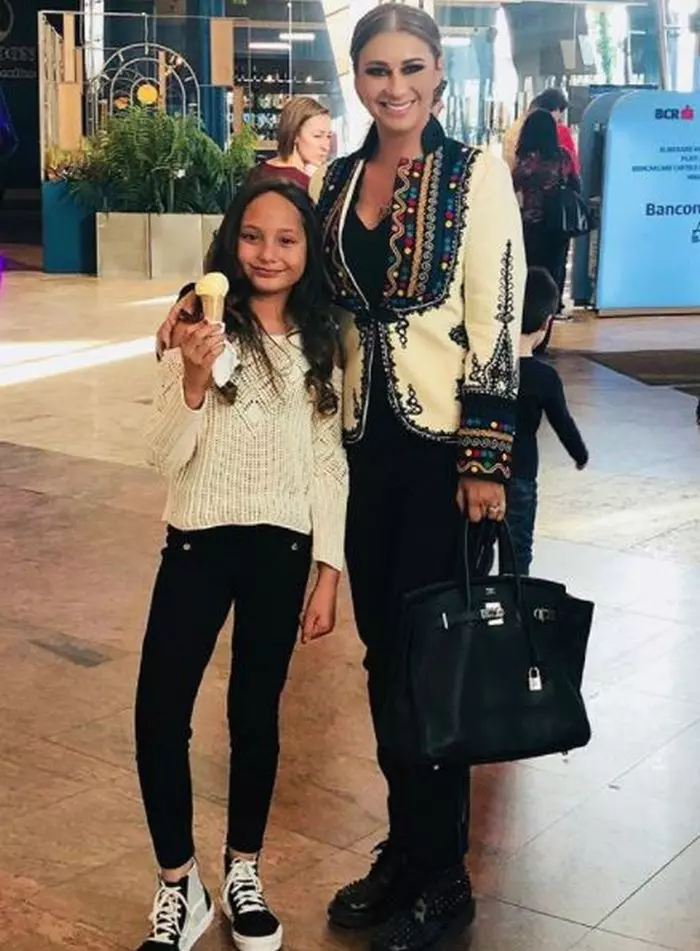 Maya si Anamaria Prodan