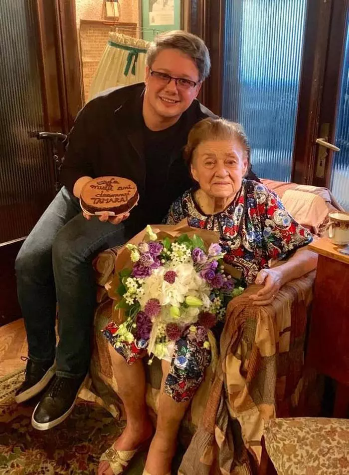 Fuego în vizită laTamara Buciuceanu când aceasta a împlinit 90 de ani