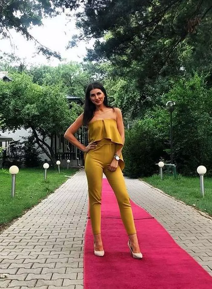 Sora Corinei Caragea, Alexandra, are 28 de ani