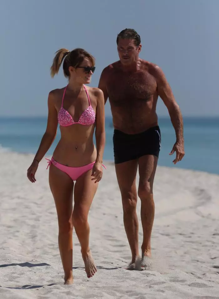 David Hasselhoff si Hayley Roberts