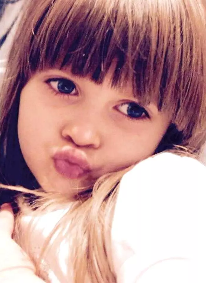 Mikaela-fiica-Iuliei-Albu-7