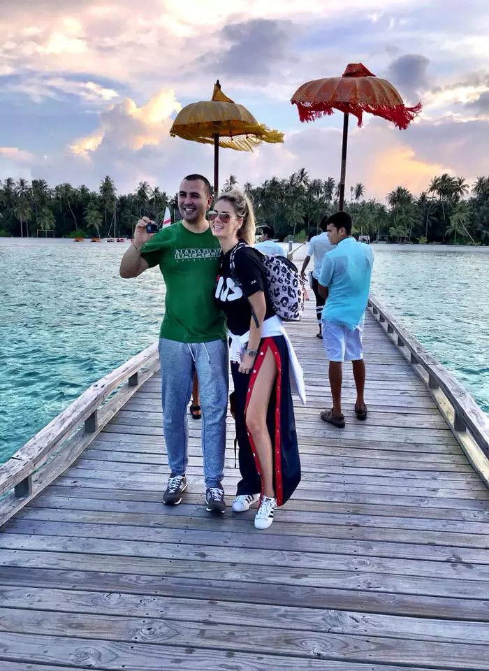 Andreea Bănică a fugit de frig în Maldive (2)