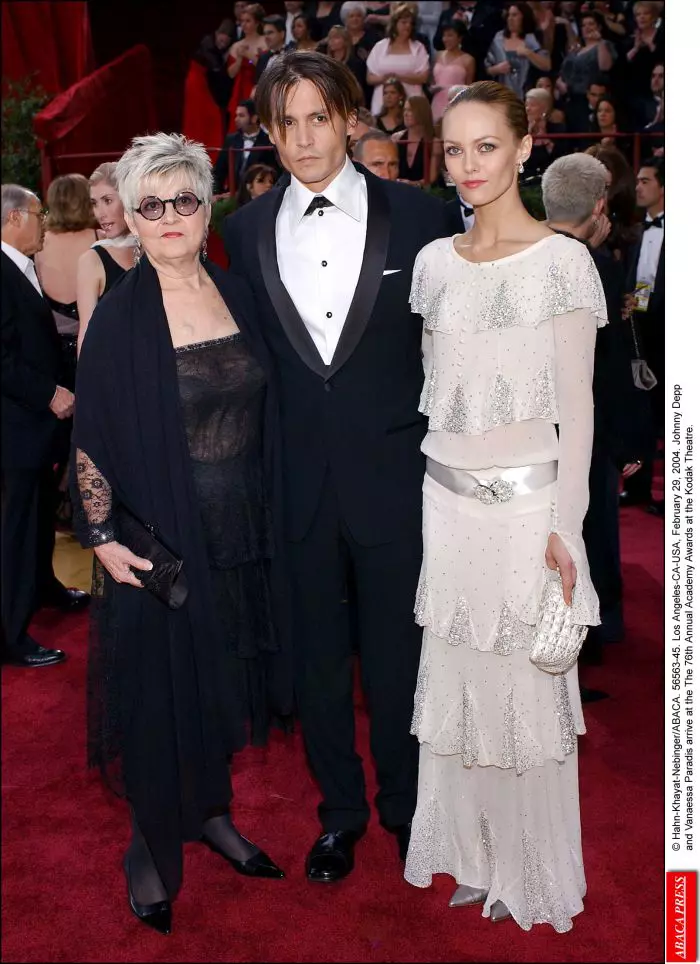 2004, nominalizat la Oscar pentru rolul din „Pirates of the Caribbean: The Curse of the Black Pearl”